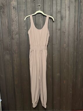 Abercrombie & Fitch Women’s Sz XS Tan Sleeveless Active Scoop Neck Jumpsuit NWOT